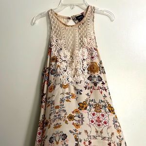 Flowy dressy tank top / size medium